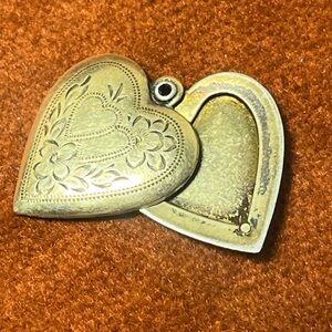 VTG GOLD FILLED LOCKET PENDANT